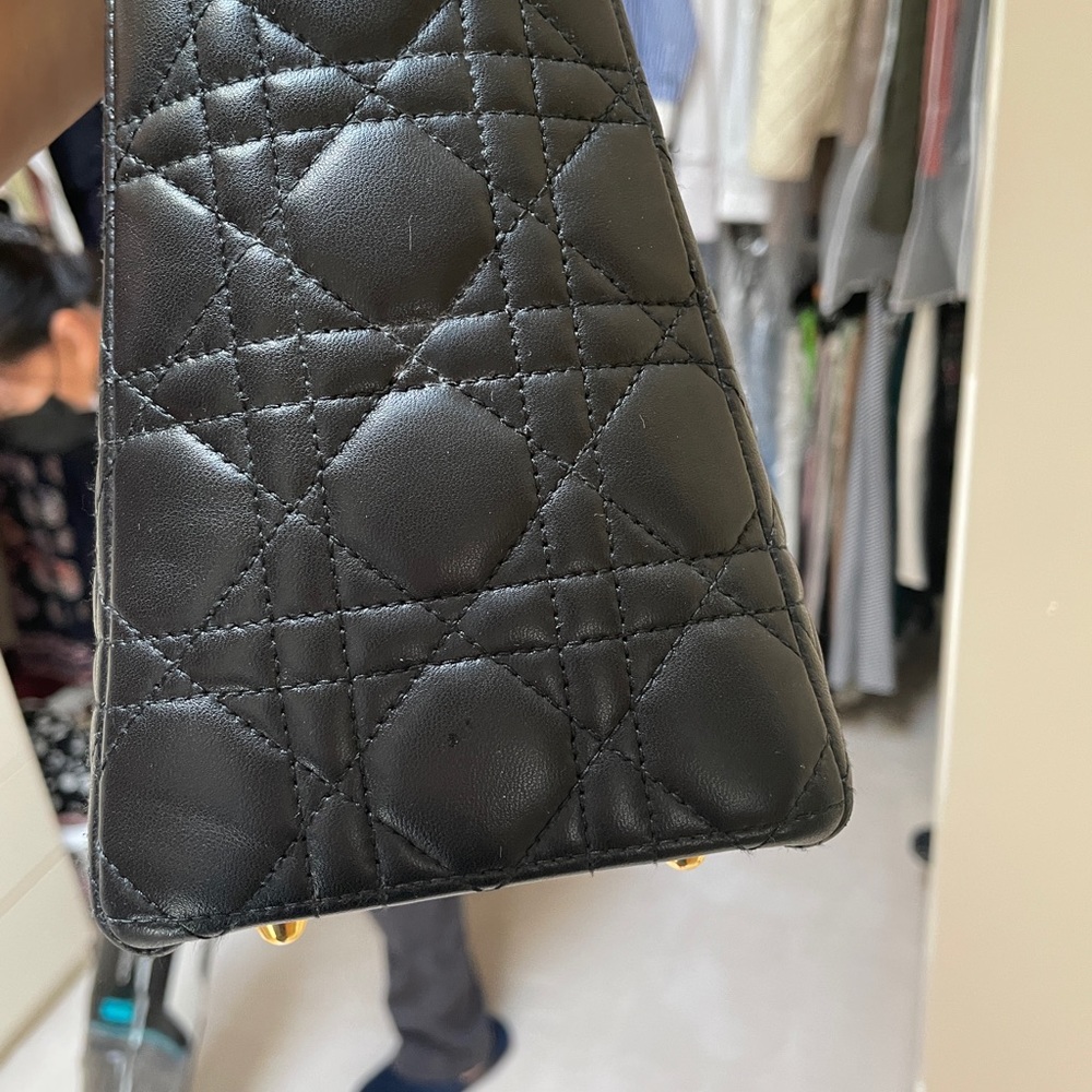 Preloved Large Black lambskin Ladydior gold hardware in very good condition. - Picture 5 of 12
